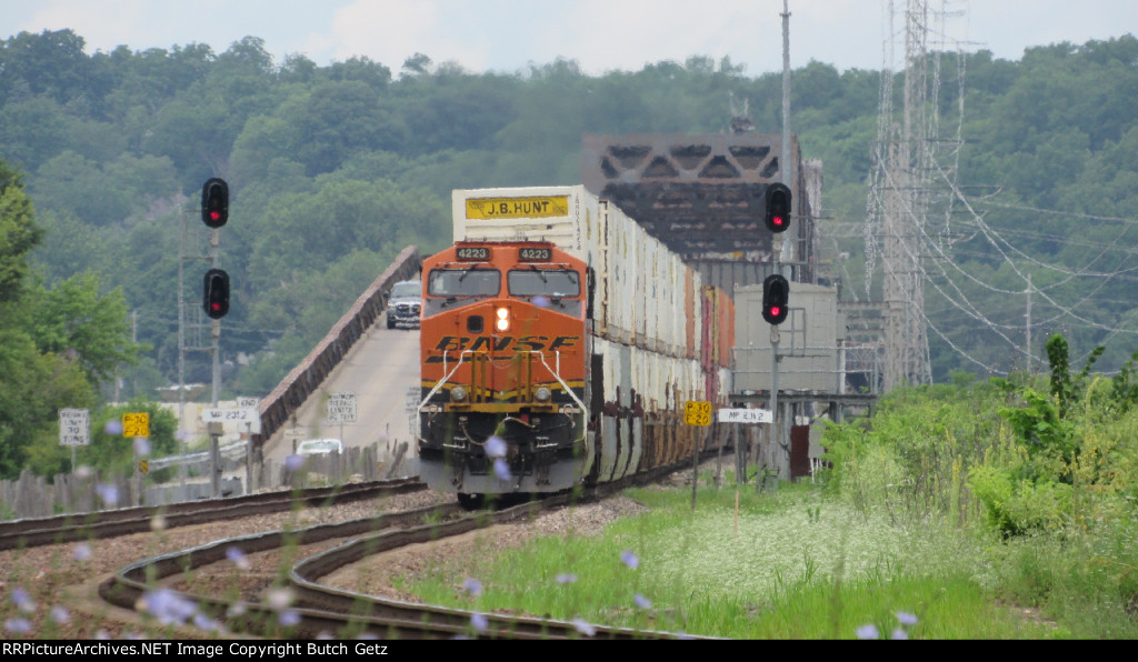 BNSF 4223